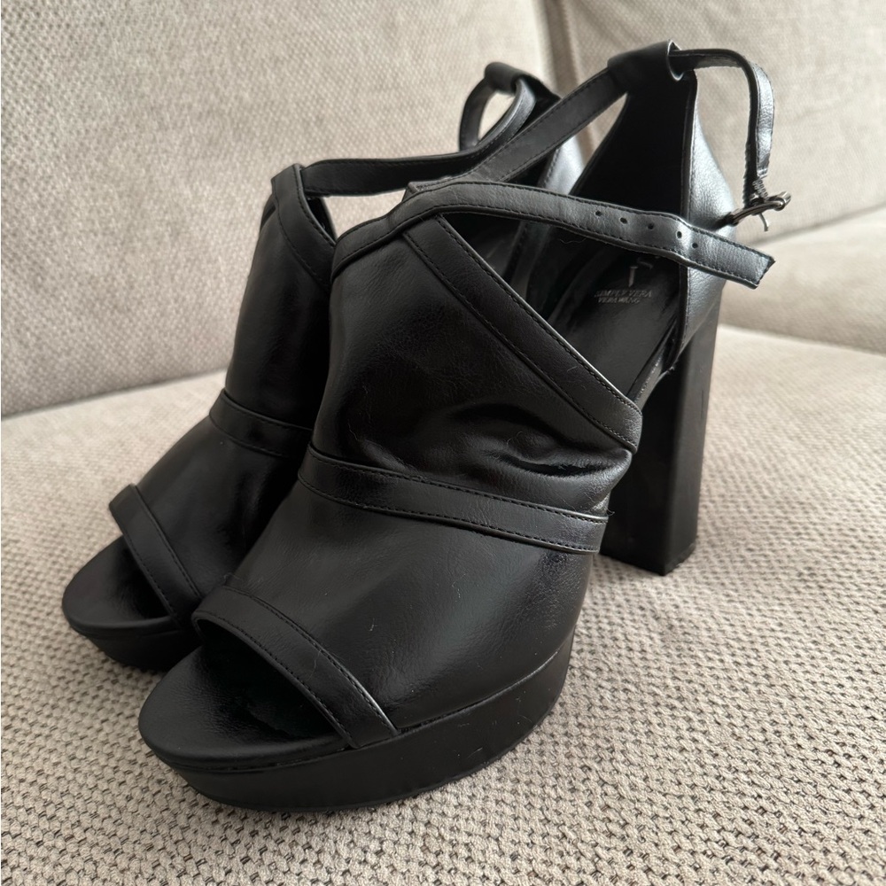 Simply Vera Wang heels (size 10)